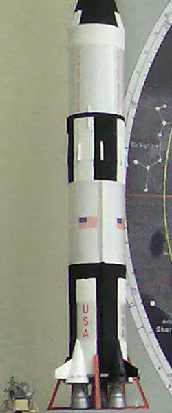 Modell der Saturnrakete, gebaut von Bernd Lietzow Rakete